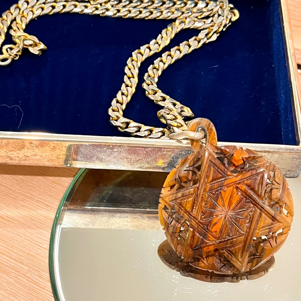 π 3 for $20π N296 STAR OF DAVID Carved, heavy gold chain 24β with 2β wooden pndt - Picture 4 of 8